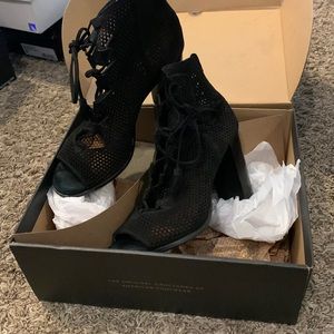 Frye gabby perforated suede lace up booties open toe size 8